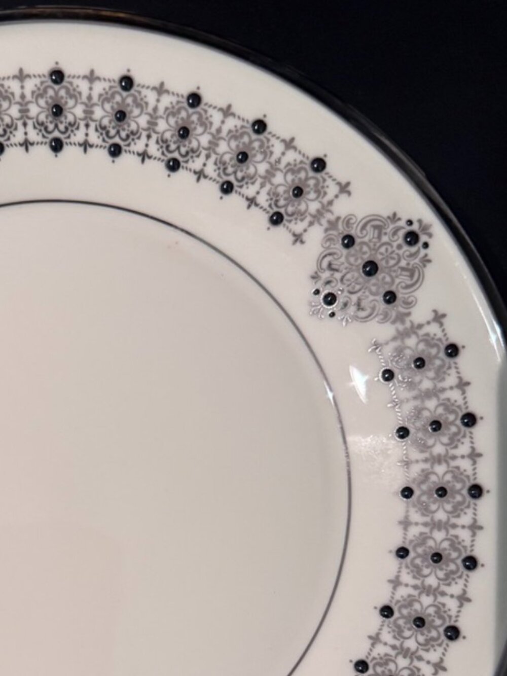 Lenox 'Dimension Collection Solitaire' Accent Plate, Platinum Accents, Porcelain - Picture 3 of 5